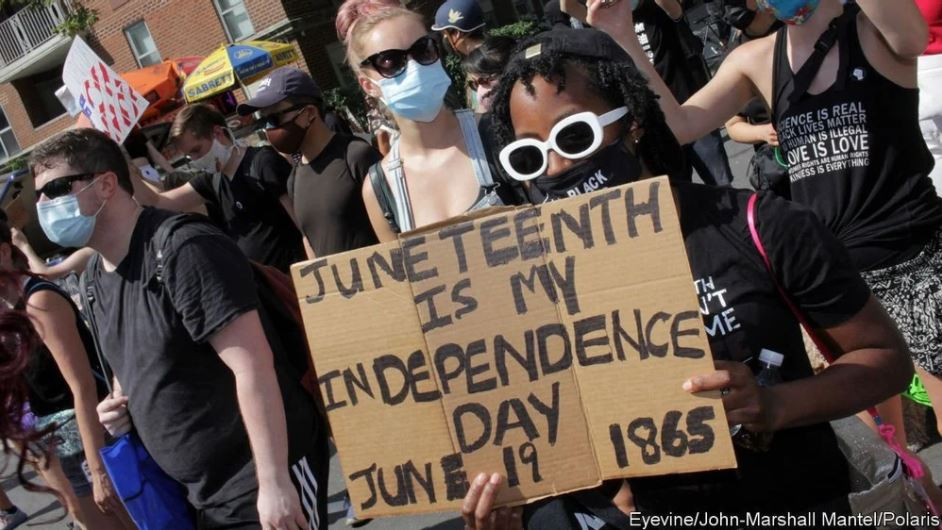 Le président Joe Biden signe la loi faisant du Juneteenth un jour férié fédéral