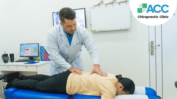 Bác sĩ chữa đau thần kinh tọa cho bệnh nhân