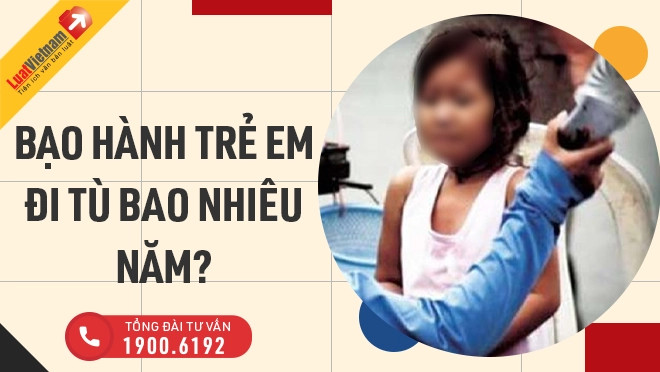 Một người mẹ đang ôm con vào lòng thể hiện tình yêu thương và sự bảo vệ