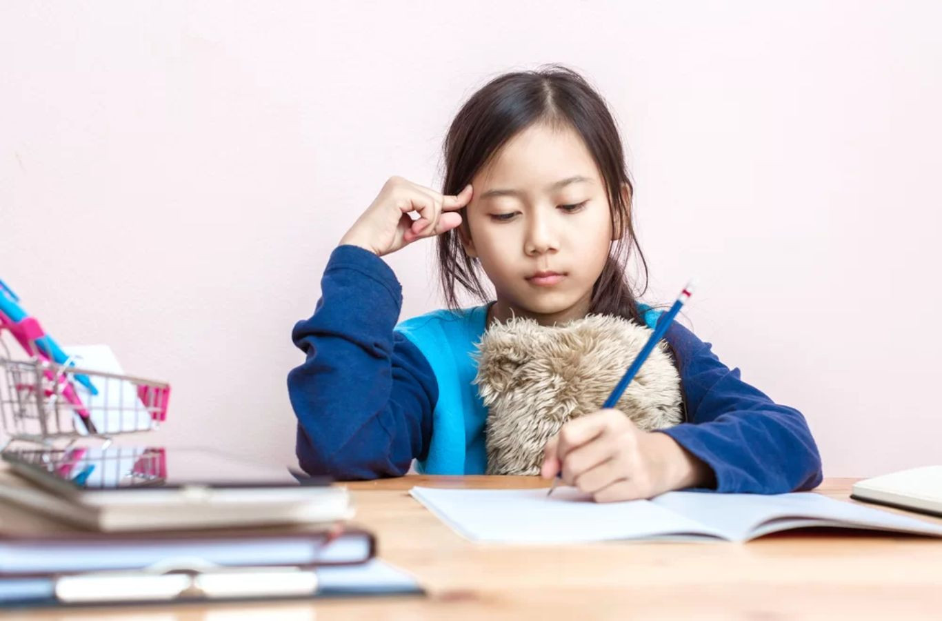 Bài 2: Hoàn thành đoạn sau với động từ To be