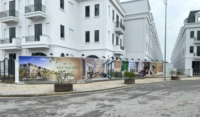 Thi công hoarding quảng cáo khu biệt thự Solasta Mansion