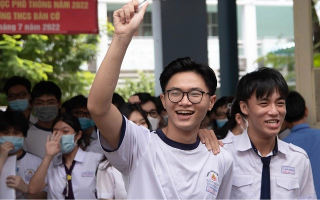 Thí sinh học D08 gồm các môn học thuộc lĩnh vực khoa học tự nhiên và khoa học xã hội