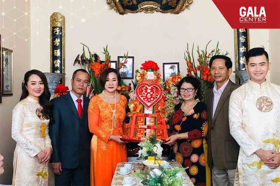 Mâm trầu cau tươi xanh, biểu tượng của sự gắn kết trong lễ dạm ngõ