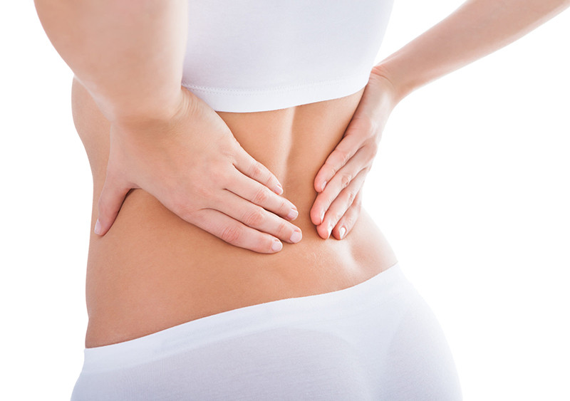 U xơ tử cung có thể gây ra đau lưng và đau bụng dưới rốn.
