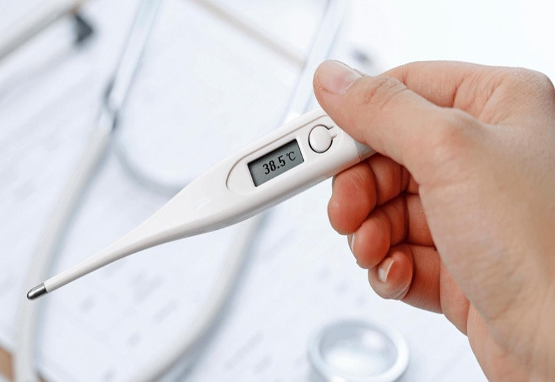 Sốt là một trong những triệu chứng phổ biến của nhiễm trùng