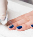 Sử dụng acetone thường để tẩy sơn móng tay