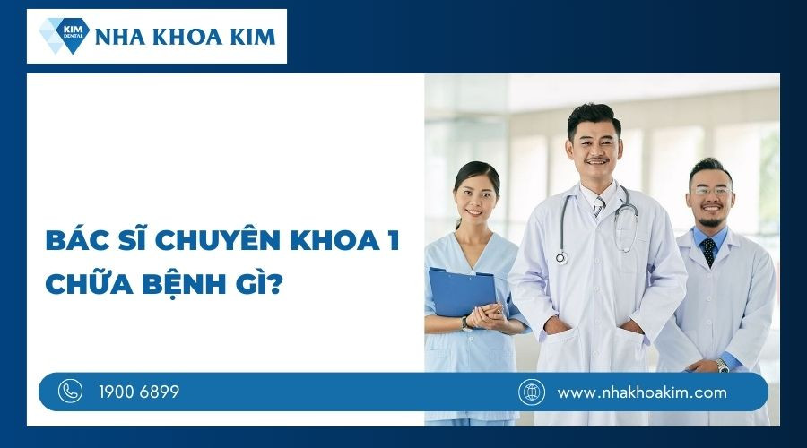 Bác sĩ CK1 khám chữa bệnh gì? Bác sĩ chuyên khoa mắt đang khám cho bệnh nhân