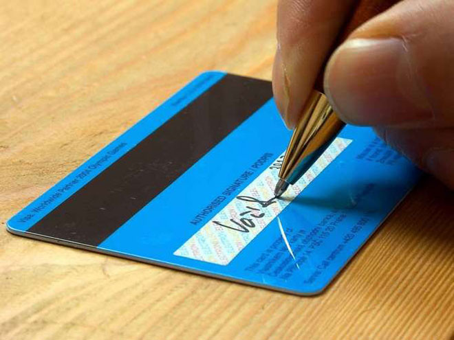 Ký lên mặt sau của thẻ