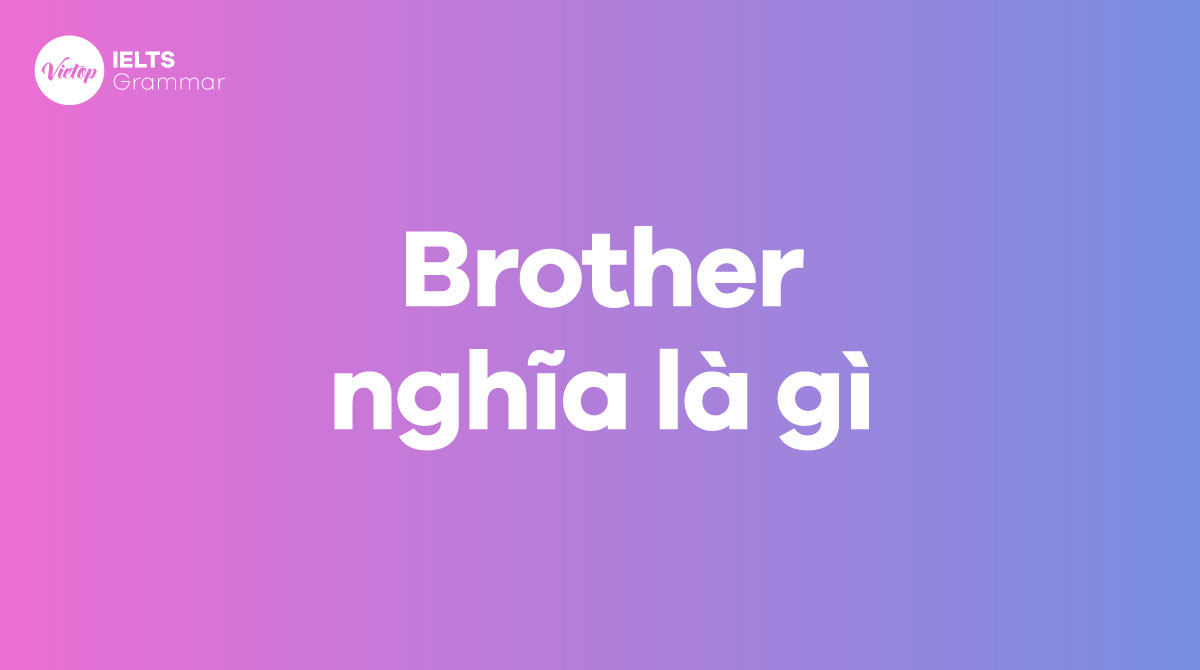 Cậu bé và em trai đang ôm nhau.