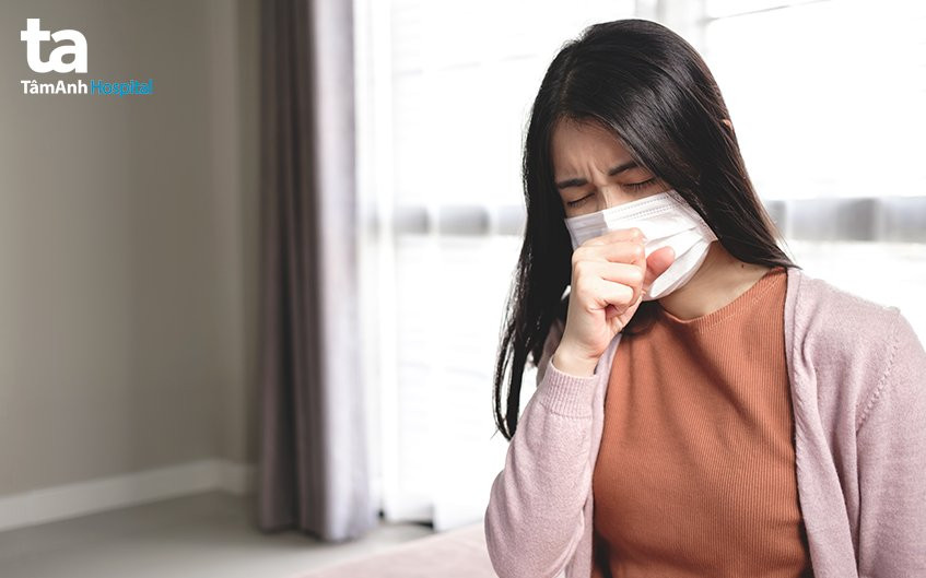 Cách phòng ngừa bệnh viêm phế quản phổi: Người mắc bệnh viêm phế quản phổi cần chủ động đeo khẩu trang để tránh lây bệnh
