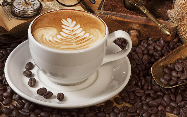 Cappuccino Ý chuẩn vị với lớp bọt sữa dày và hình vẽ nghệ thuật