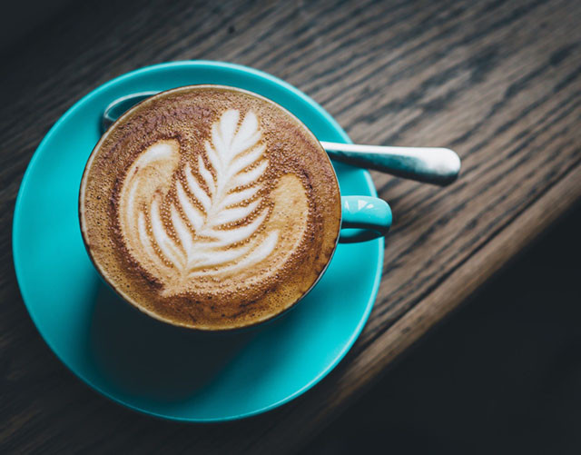 So sánh lớp bọt sữa của cappuccino và latte