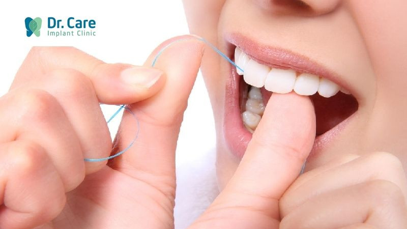 Chăm sóc răng miệng thường xuyên giúp loại bỏ vị đắng