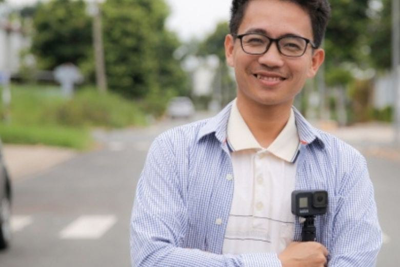 Chân dung Đoàn Như Phú, chủ kênh YouTube "Độc Lạ Bình Dương", với nụ cười tươi tắn