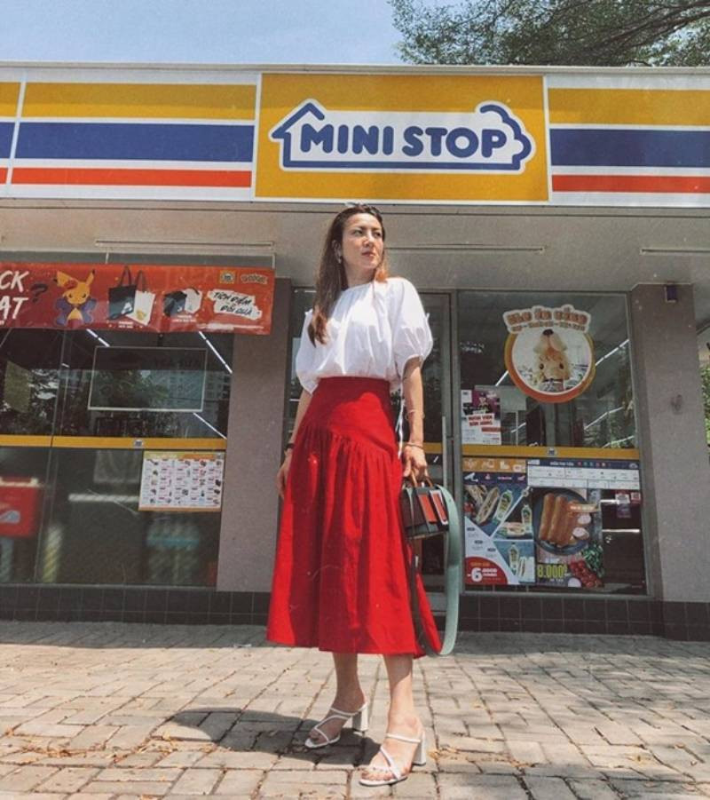 Áo blouse và chân váy midi