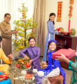 Bà và cháu trong gia đình Việt Nam