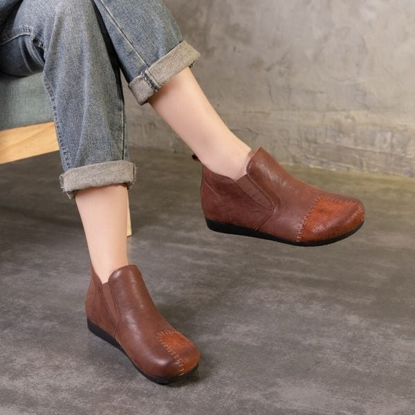 Ví da top-grain leather màu nâu với đường chỉ may tỉ mỉ