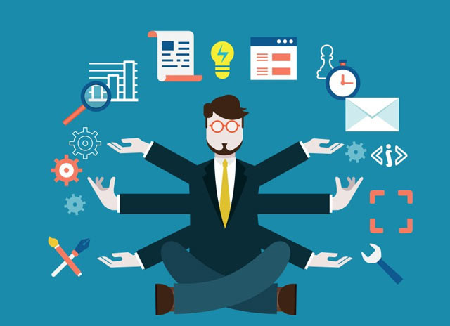 Một nhóm các nhà phát triển phần mềm đang thảo luận về dự án, thể hiện sự hợp tác và sáng tạo trong công việc