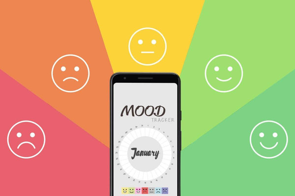 Người phụ nữ vui vẻ thưởng thức món ăn ngon, thể hiện niềm vui và sự thư giãn trong ẩm thực.