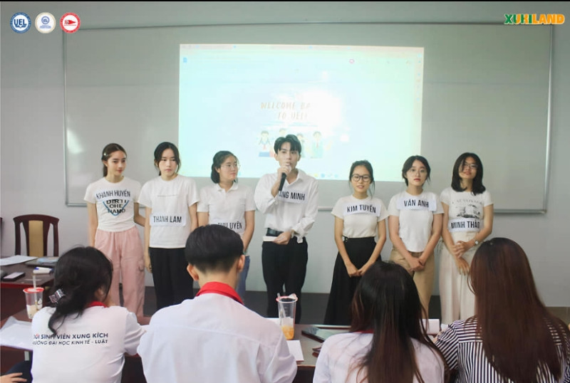 Sinh viên UEL rèn luyện kỹ năng thuyết trình