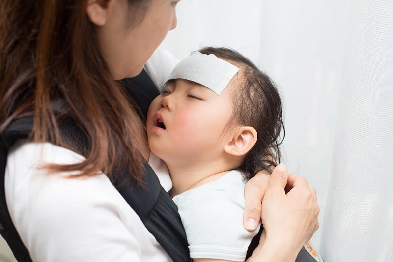 Người bệnh thương hàn do ăn uống các loại thức ăn bị nhiễm khuẩn hay lây nhiễm từ người sang người, cần cẩn trọng trong ăn uống và sinh hoạt