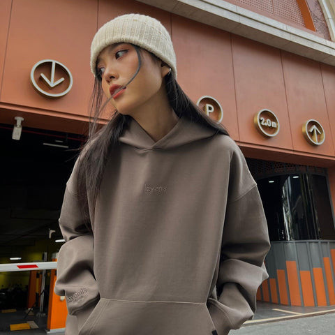 Phối đồ với áo hoodie cho người tuổi Canh Ngọ