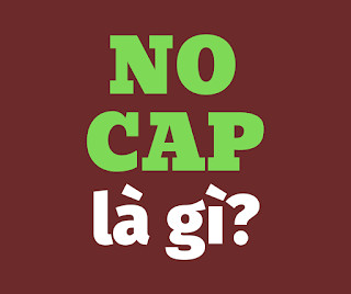 Cô gái trẻ tạo dáng bên đĩa mì Ý no cap