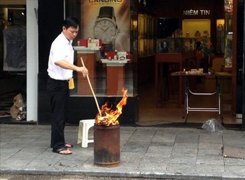 Hình ảnh minh họa cách xông phong long để xua đuổi vận xui