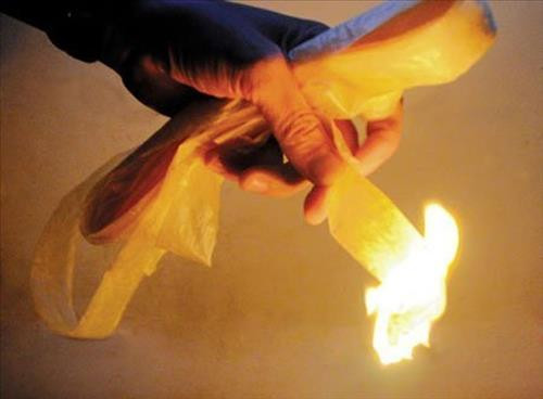 Hình ảnh minh họa cách đốt phong long xả xui theo quan niệm dân gian
