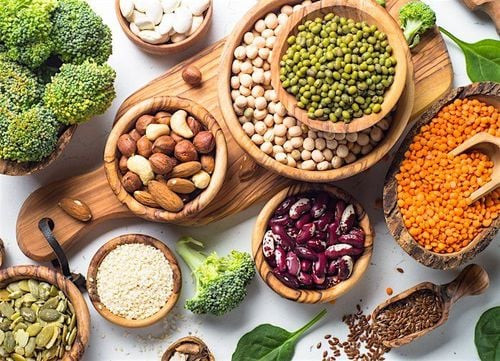Bảng minh họa chỉ số đường huyết của các loại thực phẩm khác nhau, từ cao đến thấp.
