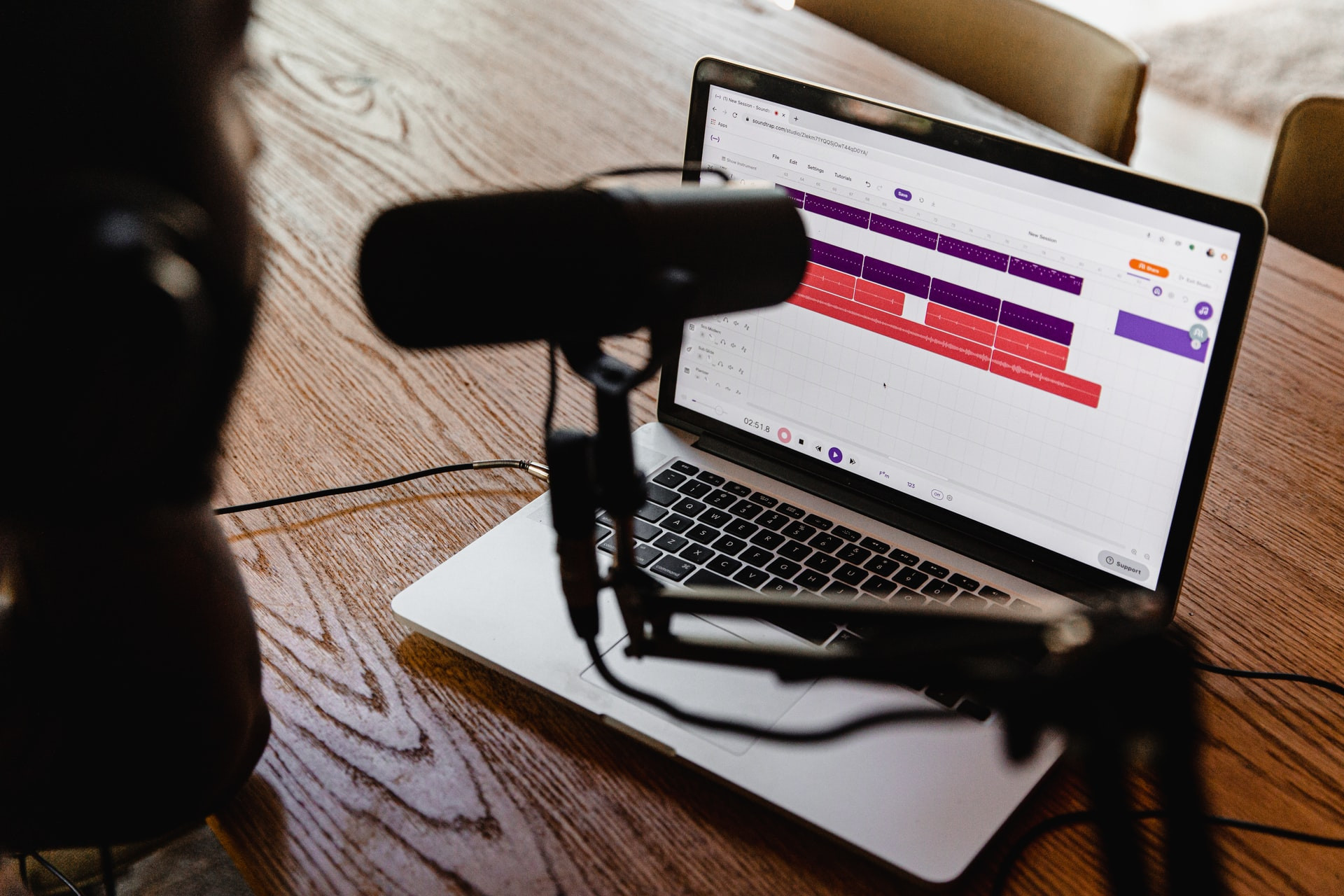 Nghe podcast khi nấu ăn giúp bạn thư giãn và sáng tạo hơn