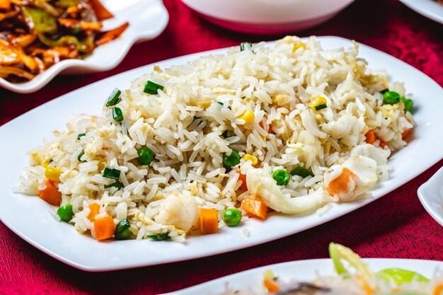 Bánh Pizza Kem với phần kem tươi và trái cây hấp dẫn.