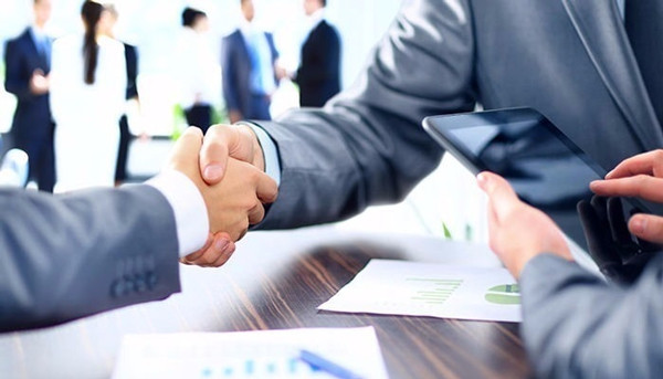 Đội ngũ CDT chuyên nghiệp tại một nhà hàng sang trọng