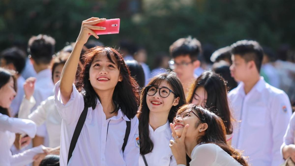 Quầy bán hot dogs trên đường phố Mỹ, một món ăn đường phố phổ biến và được yêu thích