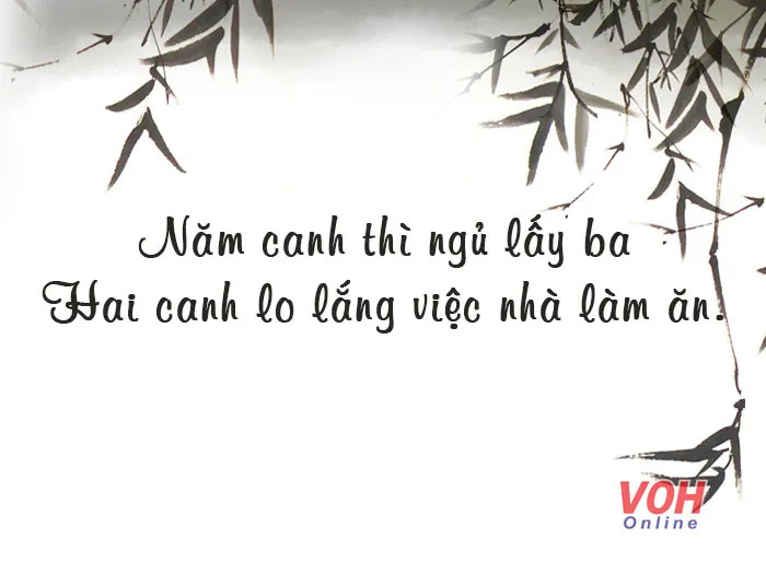 Bà mẹ trẻ lo lắng chăm sóc con nhỏ, một hình ảnh quen thuộc về tình mẫu tử thiêng liêng