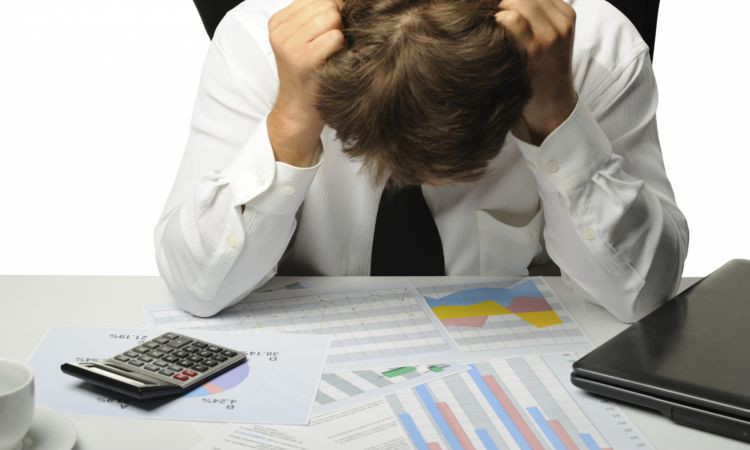 Doanh nghiệp và chính phủ đối mặt với hàng loạt nguy cơ kinh tế do giảm phát gây ra.