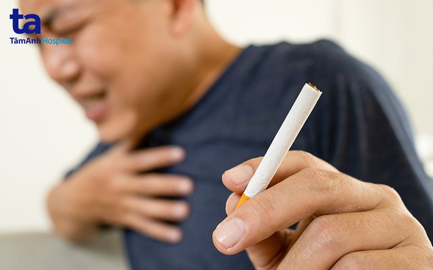 Yếu tố làm tăng nguy cơ mắc bệnh viêm phổi: Hút thuốc lá làm tăng nguy cơ mắc bệnh viêm phế quản phổi